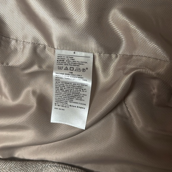 Banana Republic Factory women Wool-Blend Herringbone Blazer. Size 4. NWT! - Picture 8 of 14